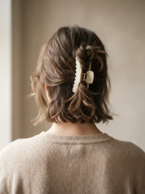 Lazy Day Medium Hair Claw Clip