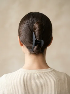Sleek Medium Hair Claw Clip